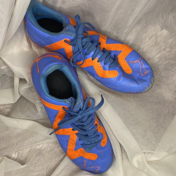 Puma soccer cleats! - Picture 3 of 3